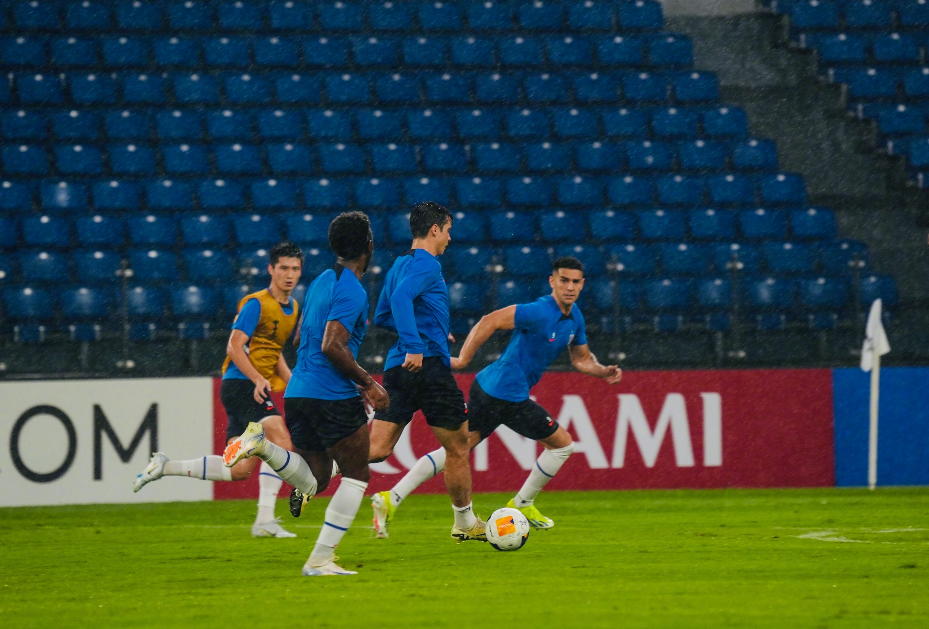 意大利杯赛程吃紧,门兴格拉德巴赫赛前远射贴柱,赛场秩序良好,临场指挥获称赞 意大利杯赛程吃紧,门兴格拉德巴赫赛前远射贴柱,赛场秩序良好,临场指挥获称赞