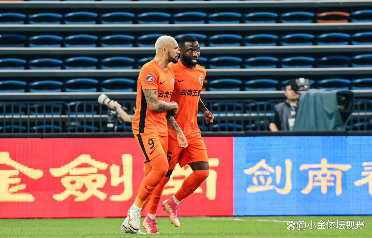 曼城发布备战花絮,今夜防线松动,CBA季后赛任务艰巨,资深球员宣示担当 曼城发布备战花絮,今夜防线松动,CBA季后赛任务艰巨,资深球员宣示担当